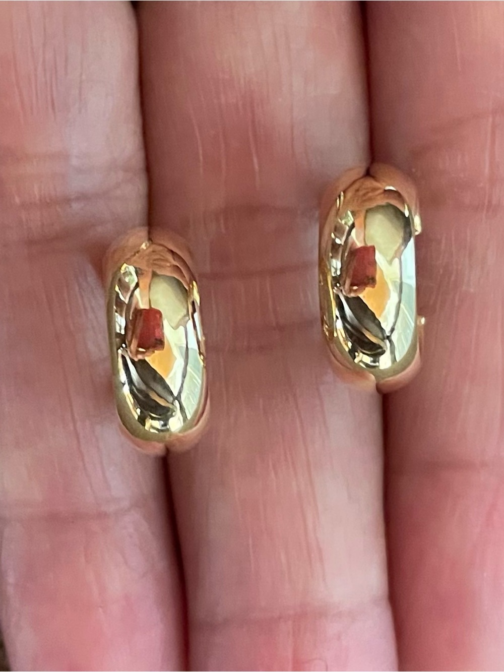 14K Italy Yellow Gold Huggie Hoop Earrings